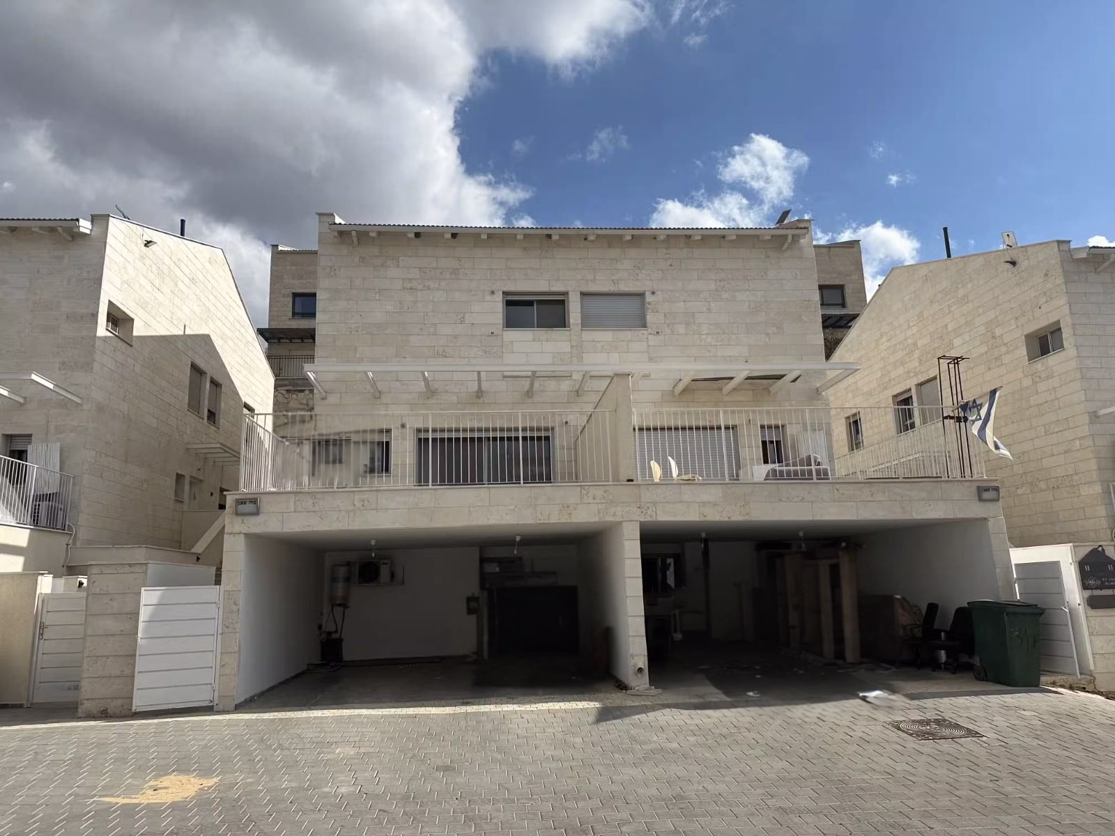 נווה שאנן, אריאל