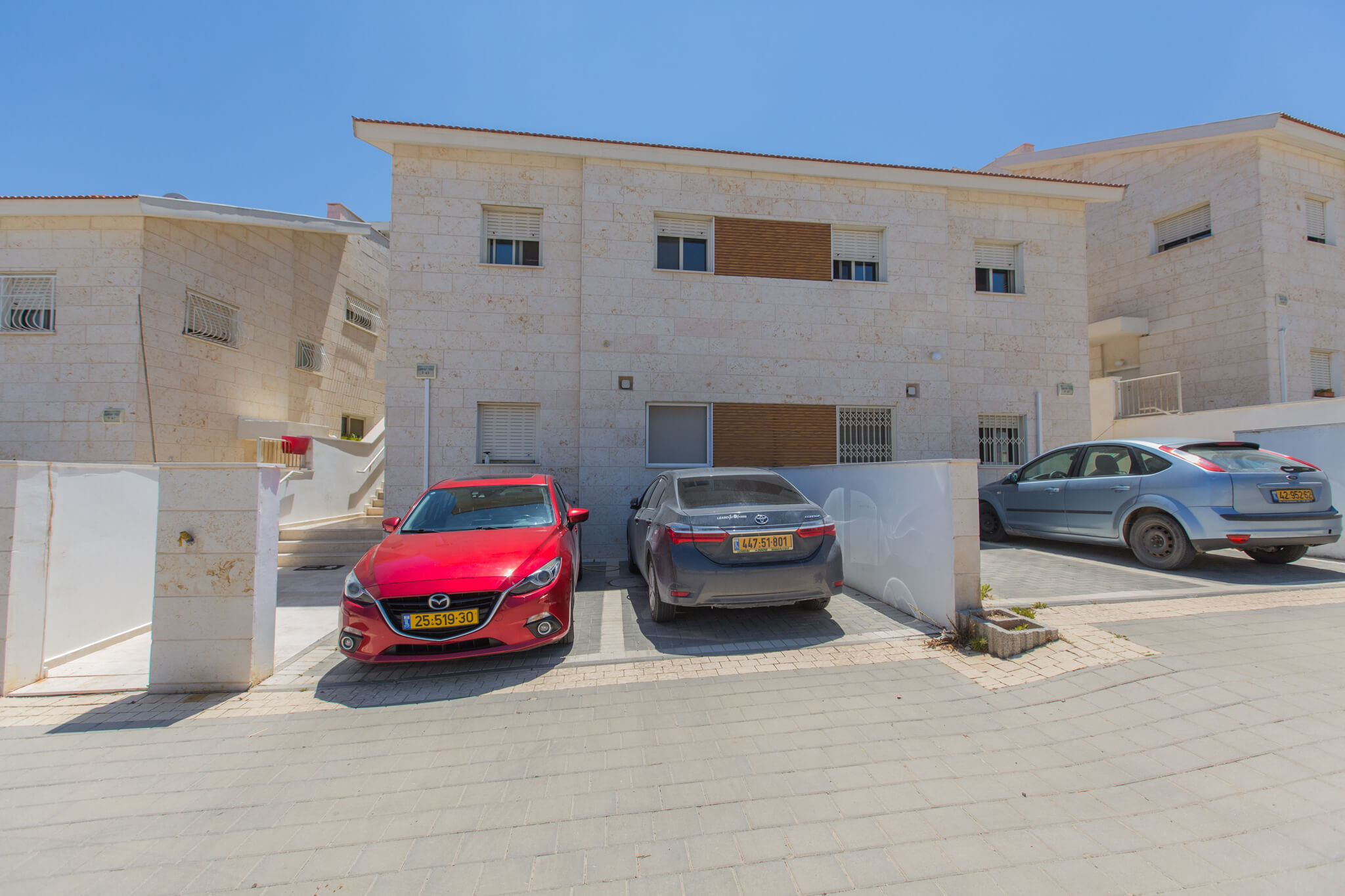 נווה שאנן41, אריאל
