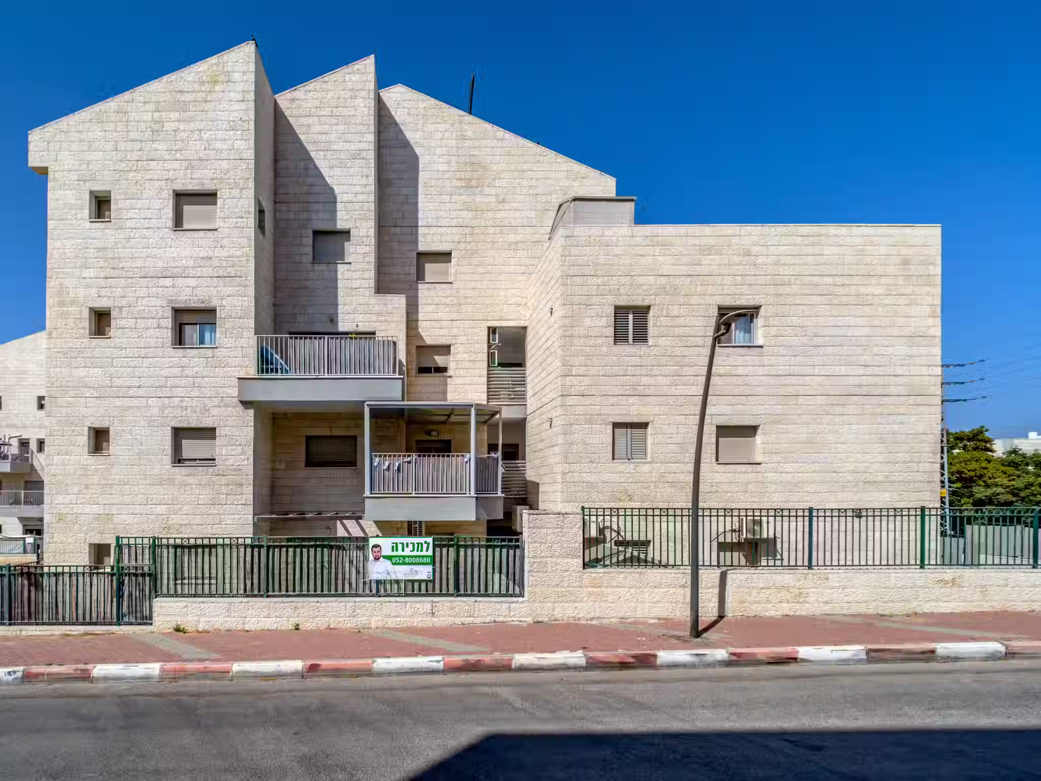 רמת הגולן, אריאל