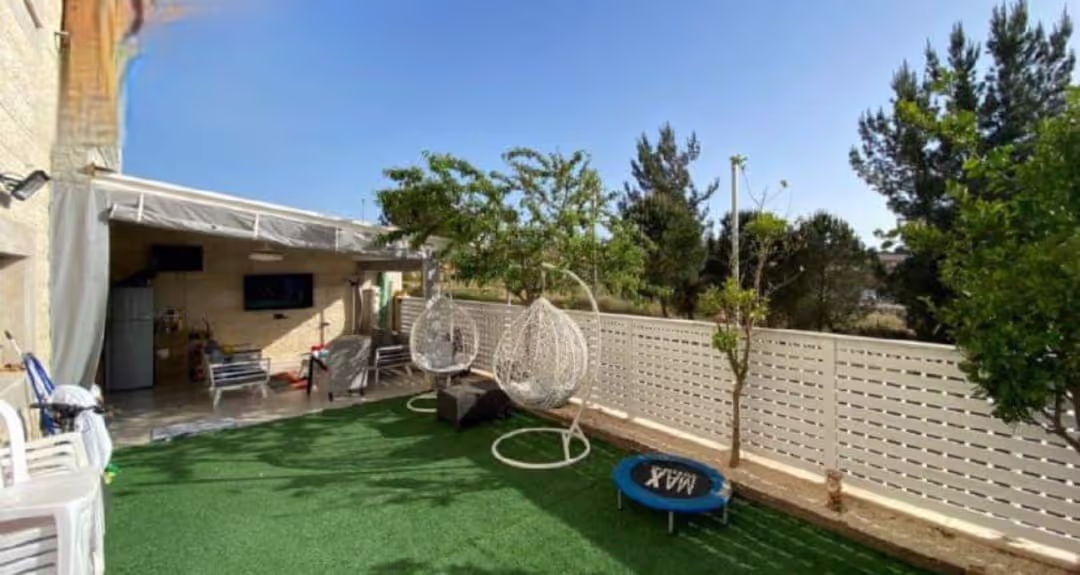 הערבה 49, אריאל