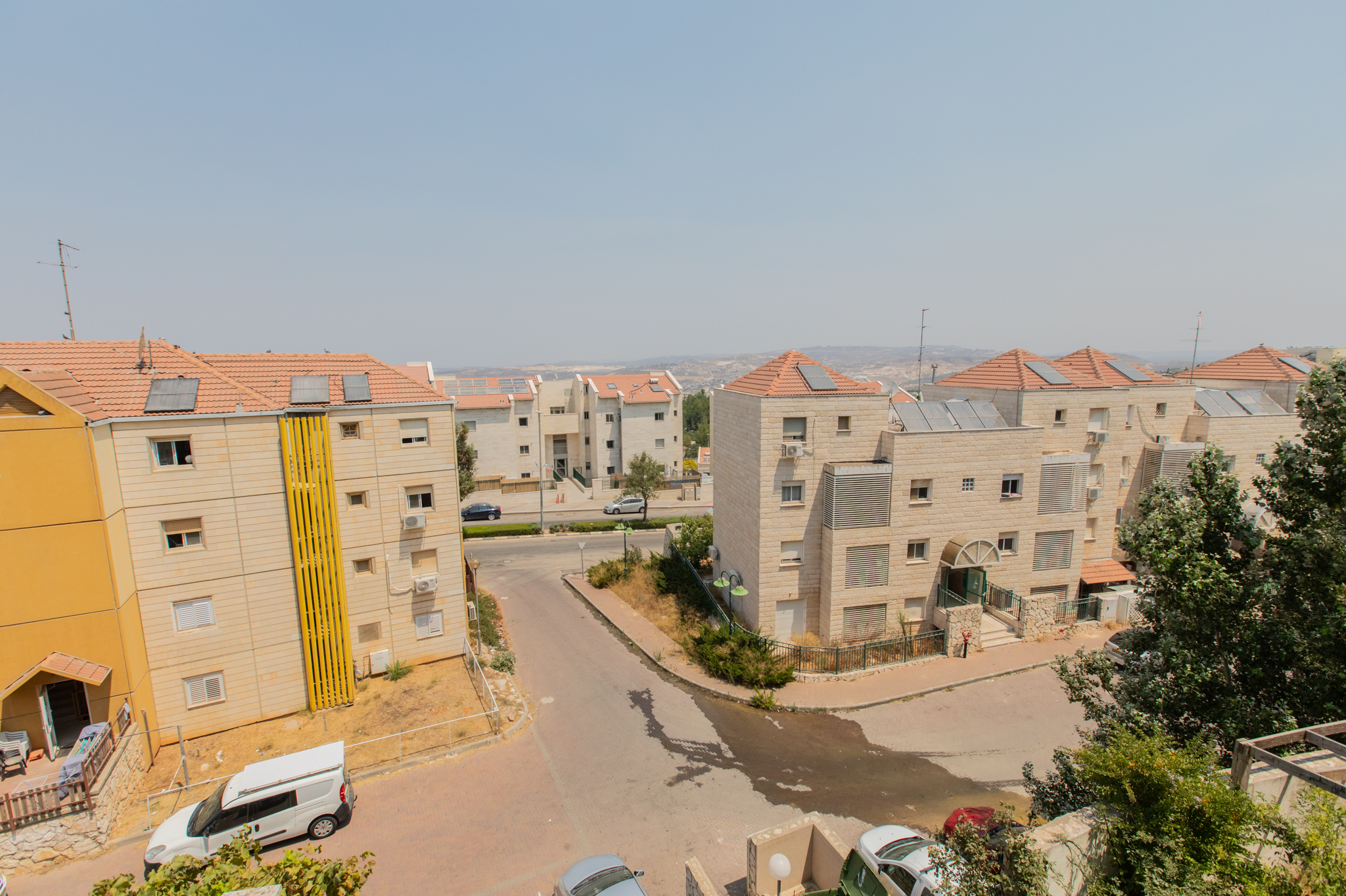 עיר היונה 3, אריאל