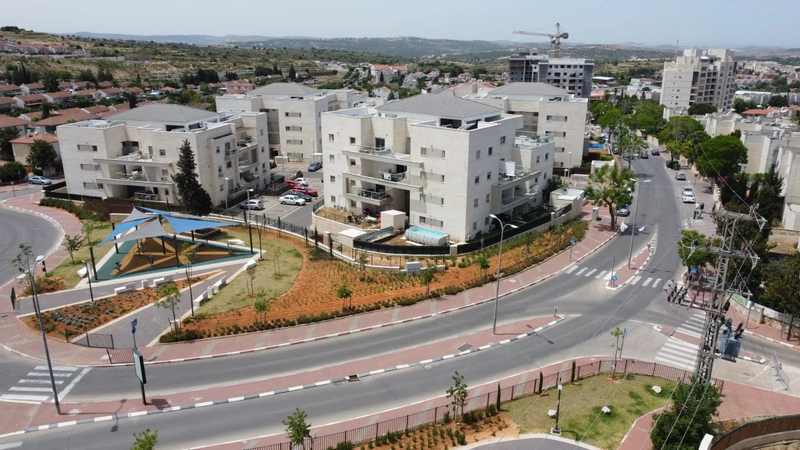 רמת הגולן 16, אריאל