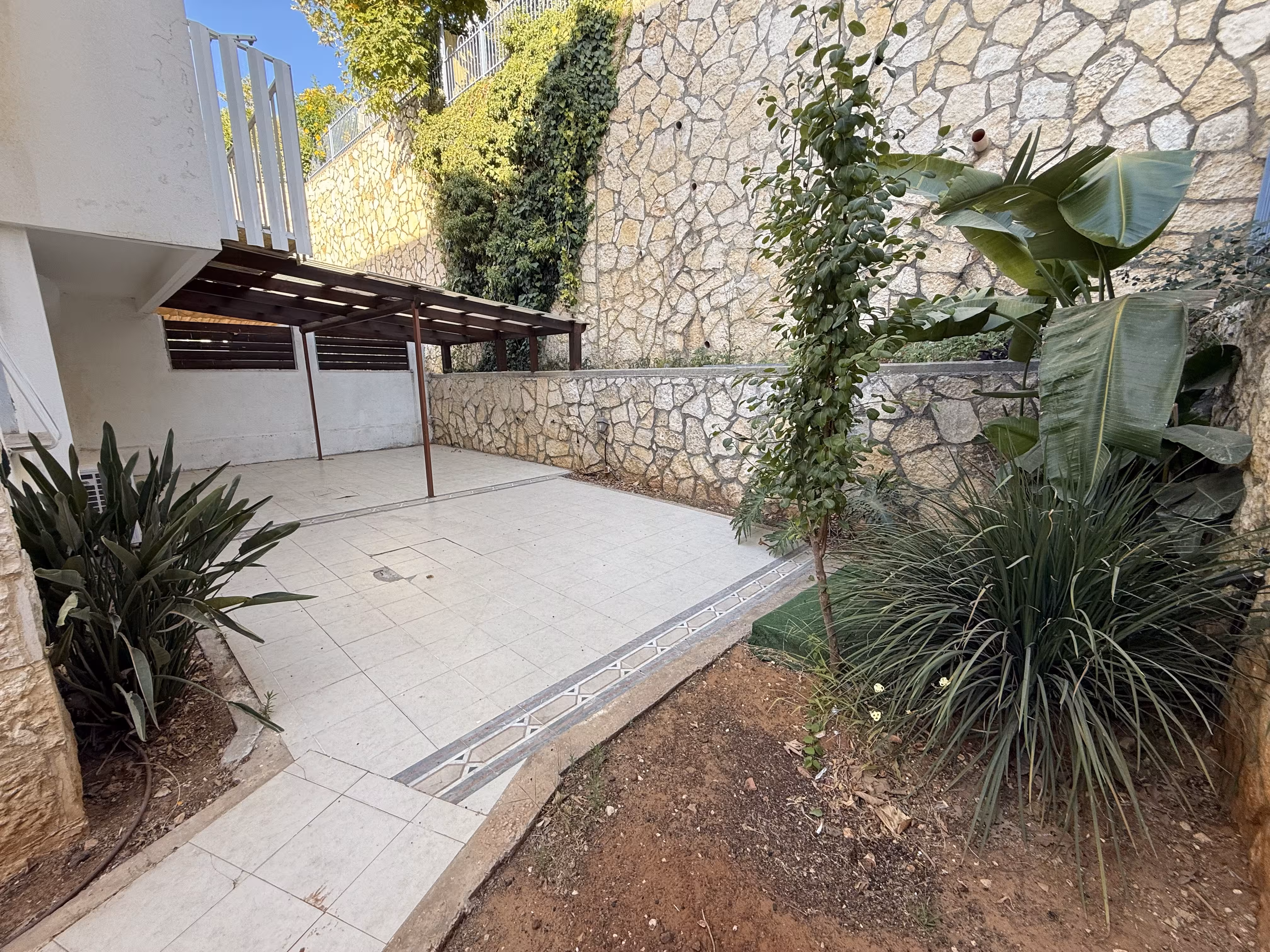 בית לחם 7, אריאל