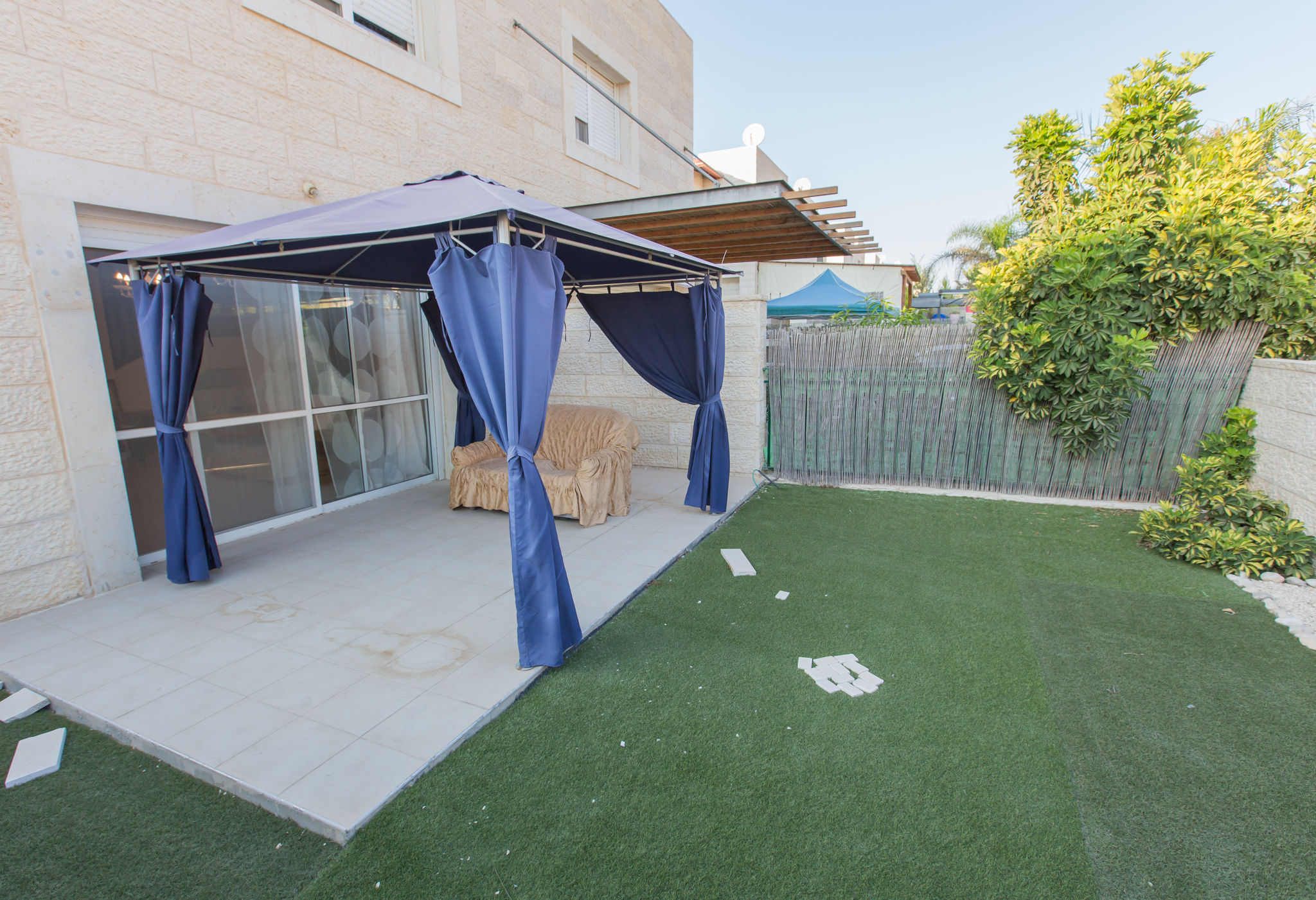 הערבה 6, אריאל
