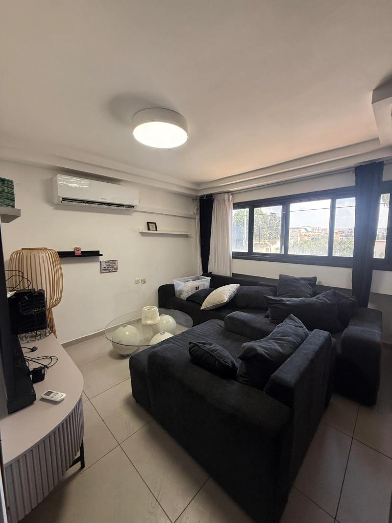 Ури Браун 9, Ариэль